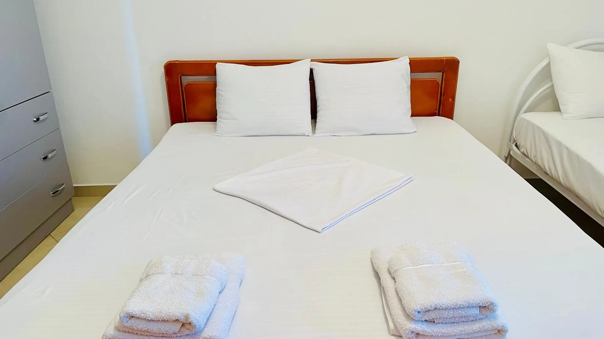 Easysleep City Center ディヴィアーケ アルバニア