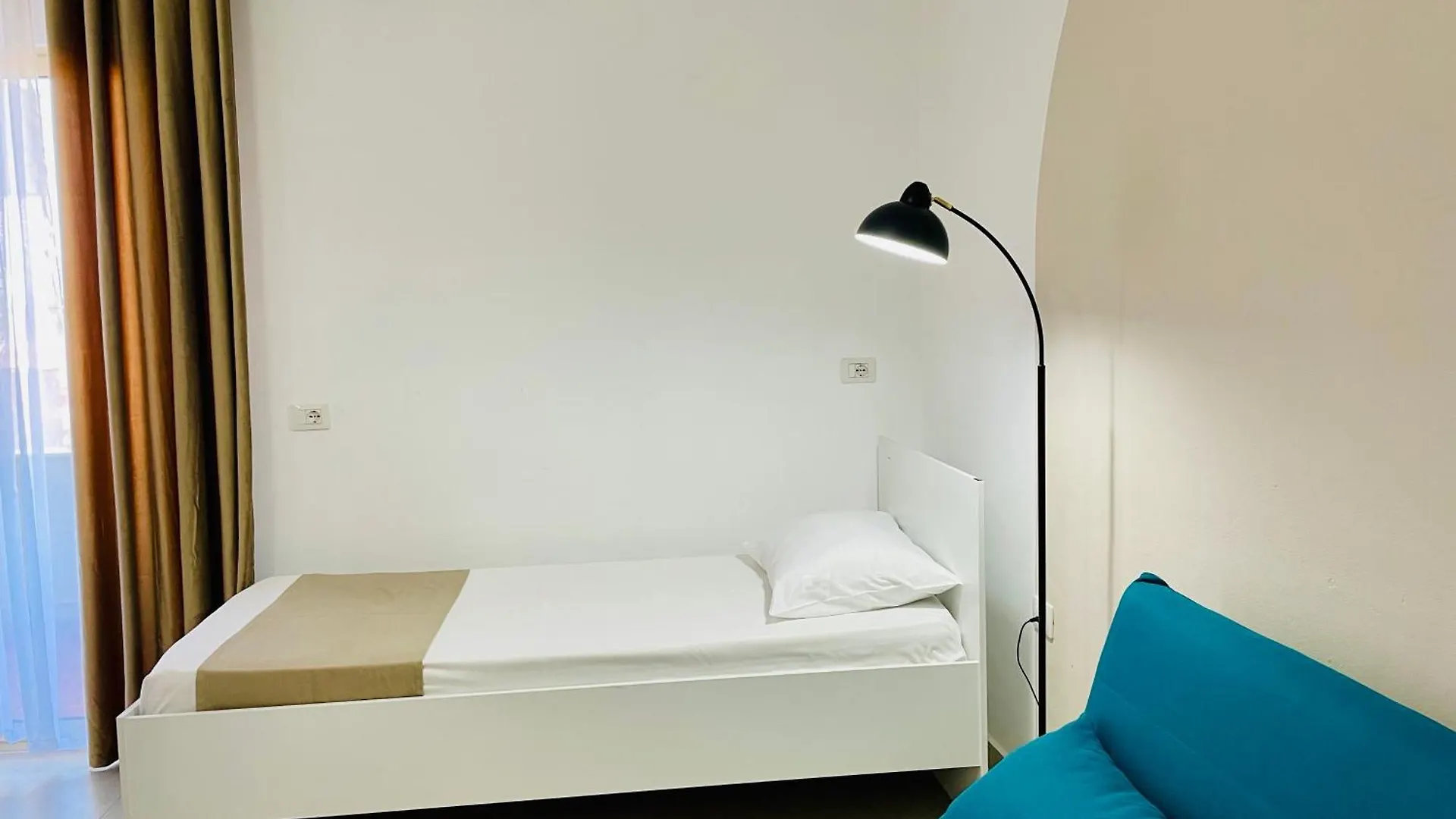 Easysleep City Center ディヴィアーケ アルバニア